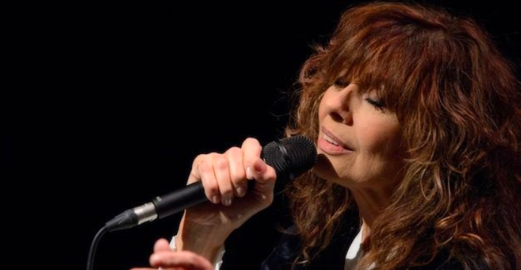 Eri con me, Alice interpreta Franco Battiato